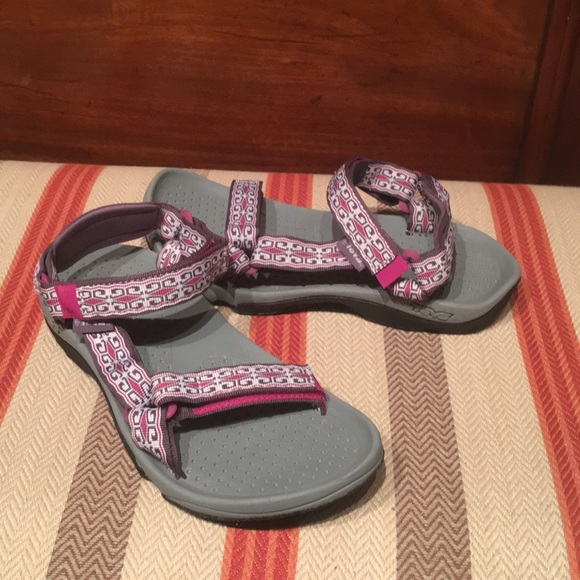 teva hurricane 3 womens